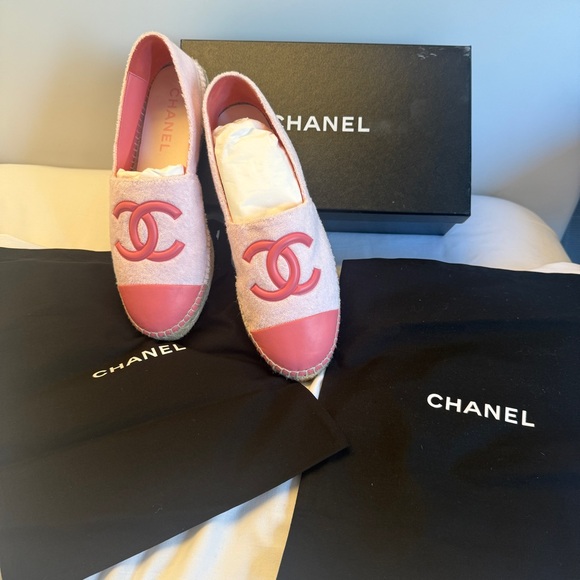 Brand new in Box Chanel pink Terry cloth and leather espadrilles. - Picture 1 of 8